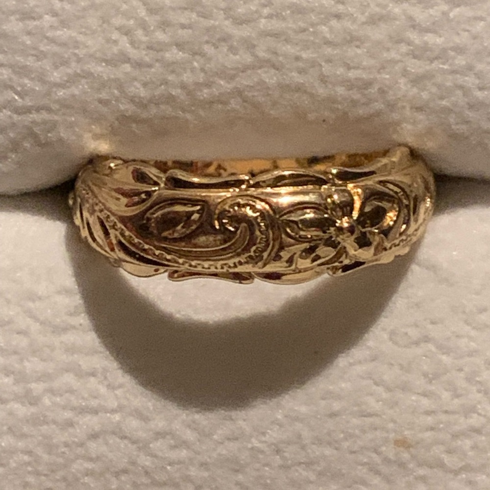 18k gold wedding band